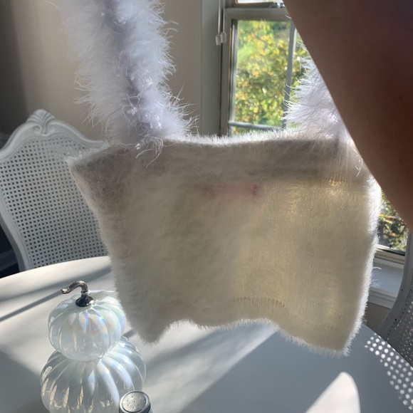 WHITE FEATHER TOP - Picture 3 of 4